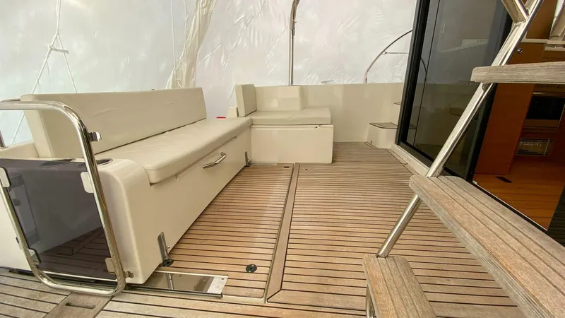 Slide: The Image of Aft Cockpit - 5811568