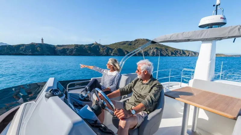 Slide: The Image of Manufacturer Provided Image Flybridge - 5814083