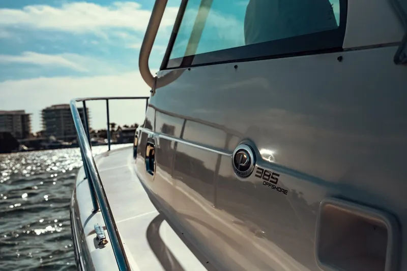 Slide: The Image of Pursuit OS 385 Offshore 2016 - 5802370