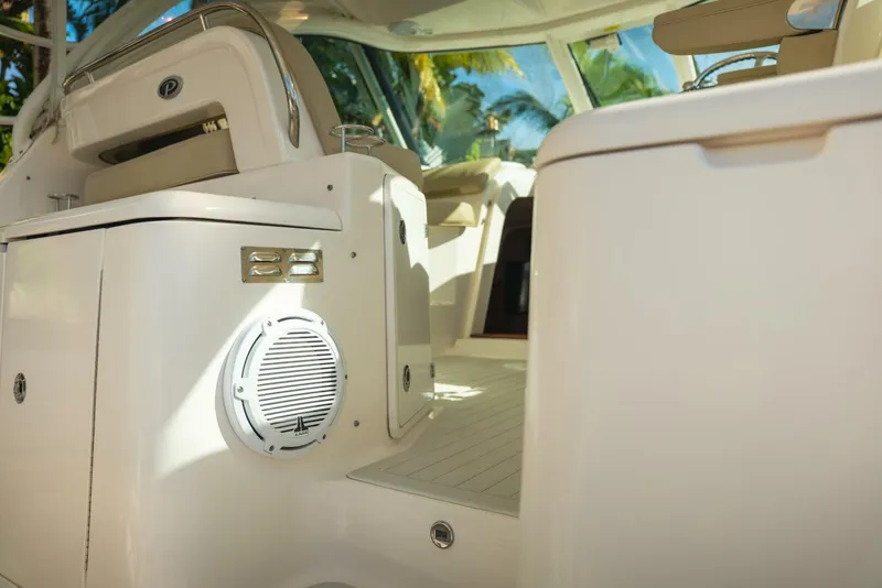 Slide: The Image of Pursuit OS 385 Offshore 2016 - 5802387