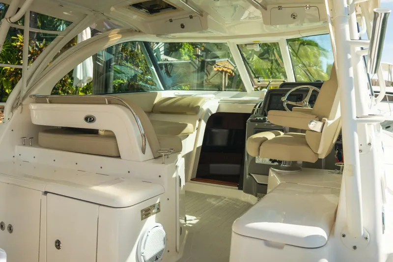 Slide: The Image of Pursuit OS 385 Offshore 2016 - 5802389