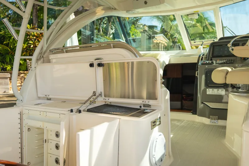 Slide: The Image of Pursuit OS 385 Offshore 2016 - 5802391