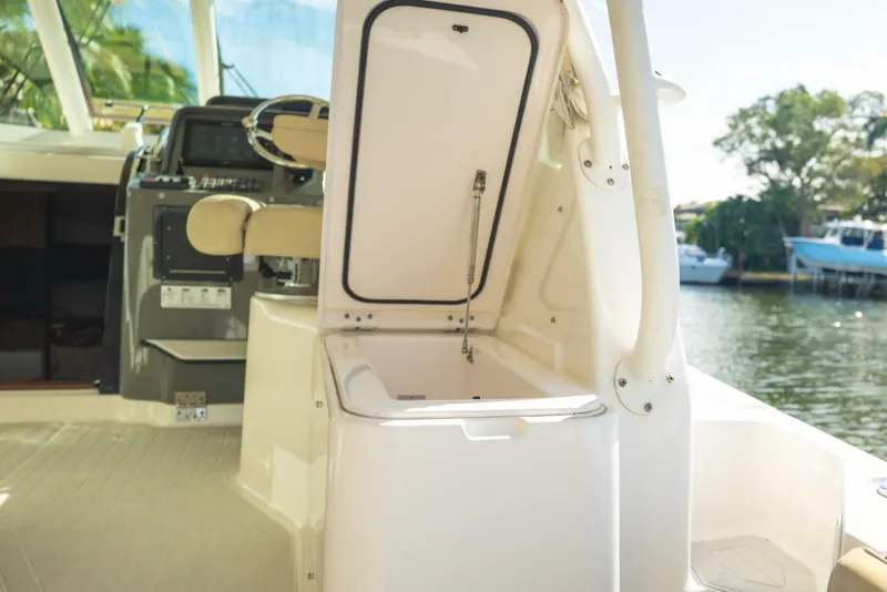 Slide: The Image of Pursuit OS 385 Offshore 2016 - 5802393