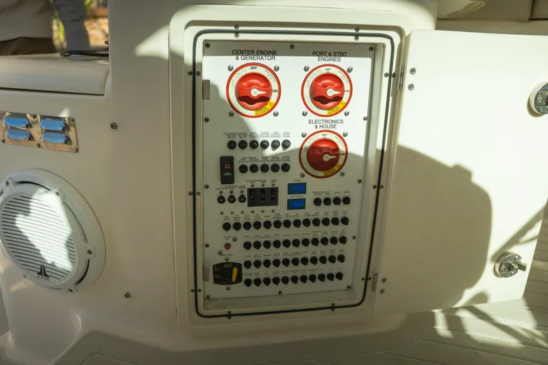 Slide: The Image of Pursuit OS 385 Offshore 2016 - 5802395