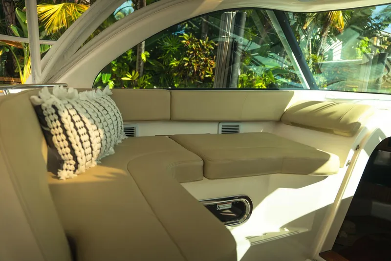 Slide: The Image of Pursuit OS 385 Offshore 2016 - 5802397