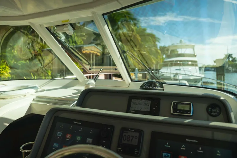 Slide: The Image of Pursuit OS 385 Offshore 2016 - 5802398