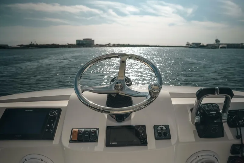 Slide: The Image of Pursuit OS 385 Offshore 2016 - 5802401