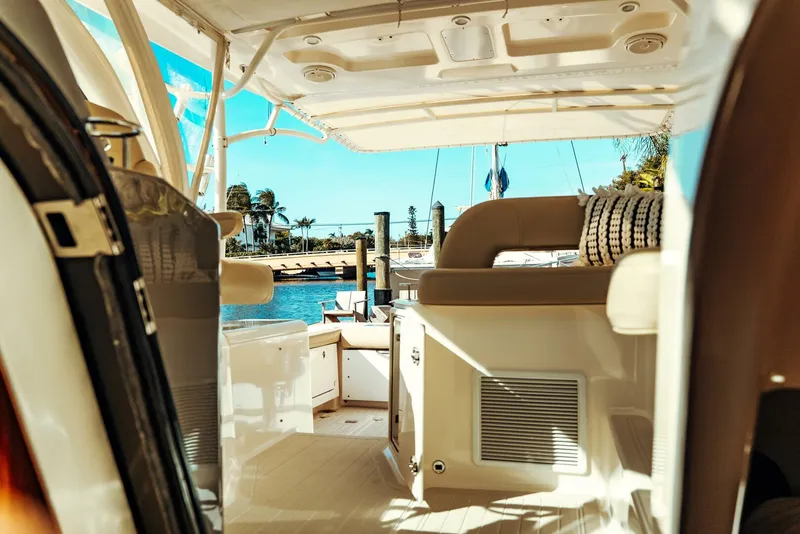 Slide: The Image of Pursuit OS 385 Offshore 2016 - 5802404