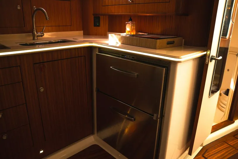 Slide: The Image of Pursuit OS 385 Offshore 2016 - 5802411