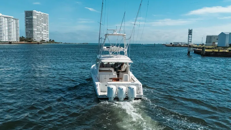 Slide: The Image of Pursuit OS 385 Offshore 2016 - 5802313