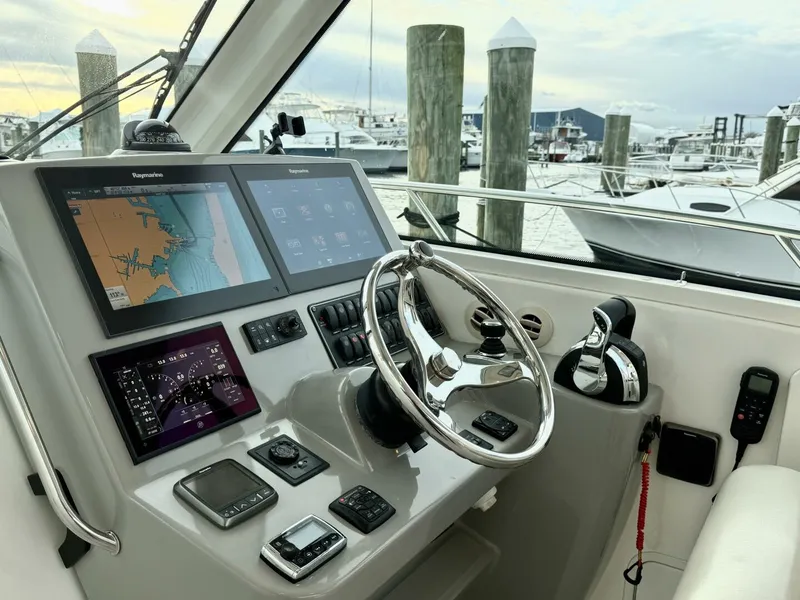 Slide: The Image of Boston Whaler 345 Conquest Pilothouse 2014 - 5818945