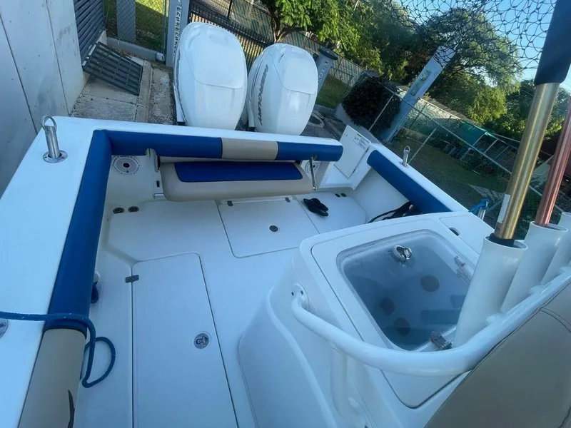 Slide: The Image of Mako 284 Center Console 2016 - 5803055