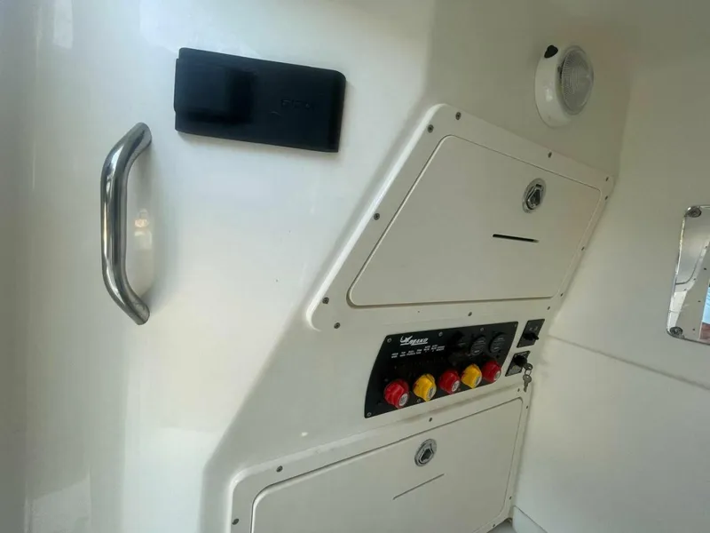 Slide: The Image of Mako 284 Center Console 2016 - 5803062