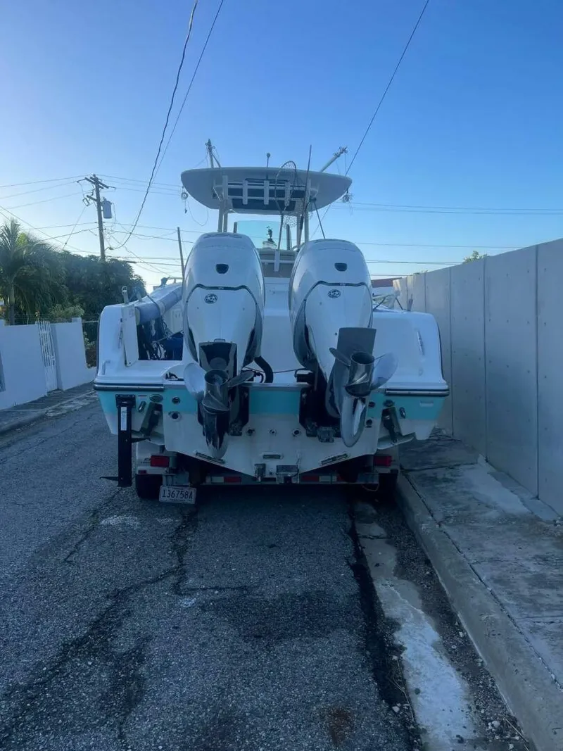 Slide: The Image of Mako 284 Center Console 2016 - 5803048