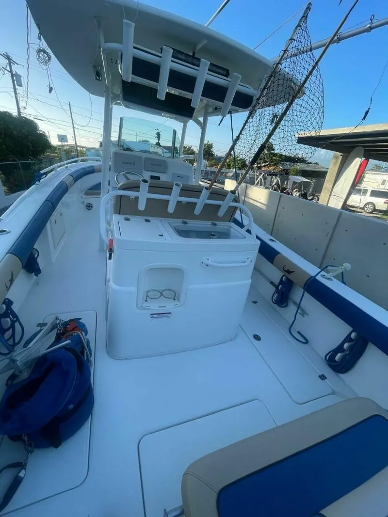 Slide: The Image of Mako 284 Center Console 2016 - 5803051