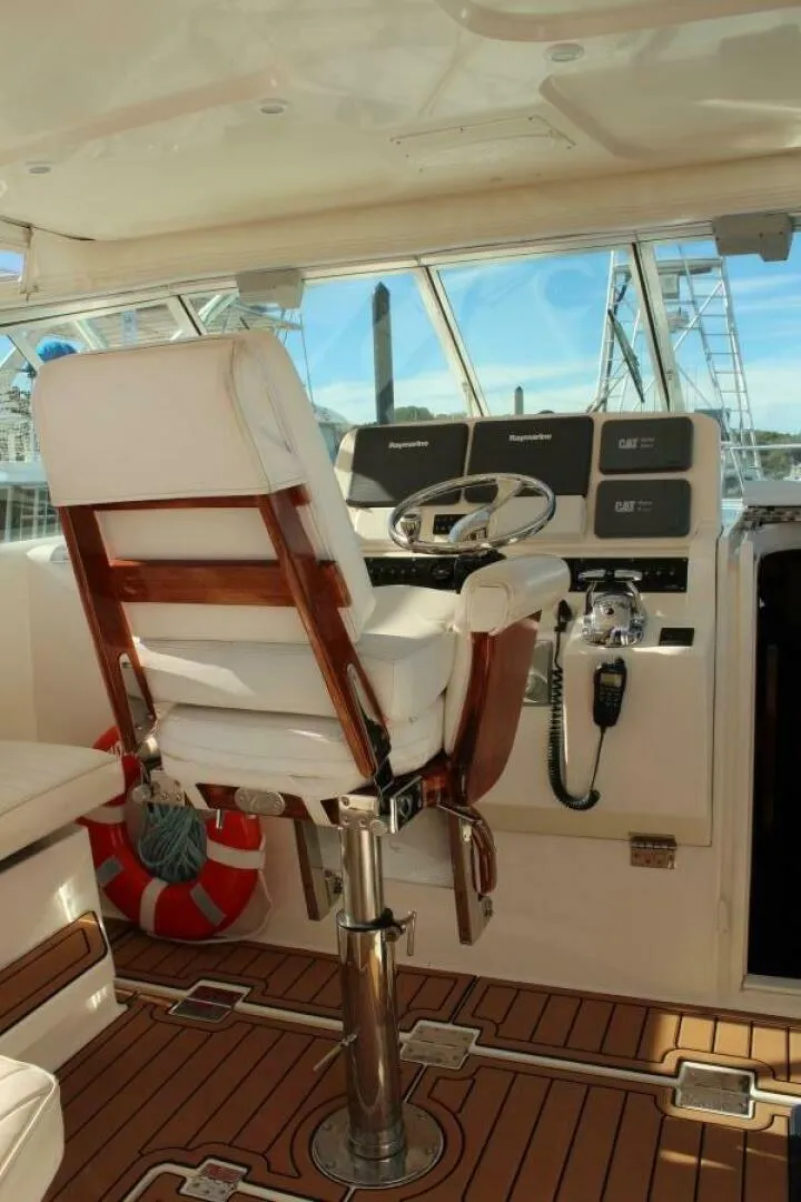 Slide: The Image of Helm Chair - 5803151