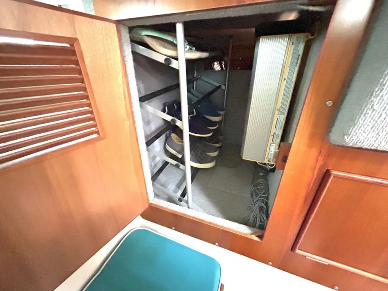 Slide: The Image of PDQ 34 Power Catamaran 2004 - 5803483