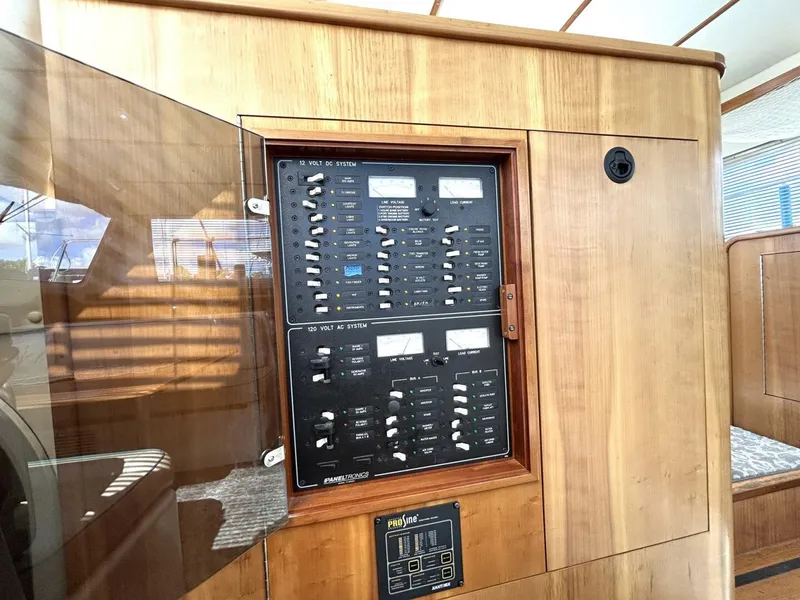 Slide: The Image of PDQ 34 Power Catamaran 2004 - 5803488