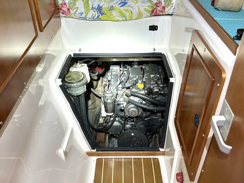 Slide: The Image of PDQ 34 Power Catamaran 2004 - 5803513