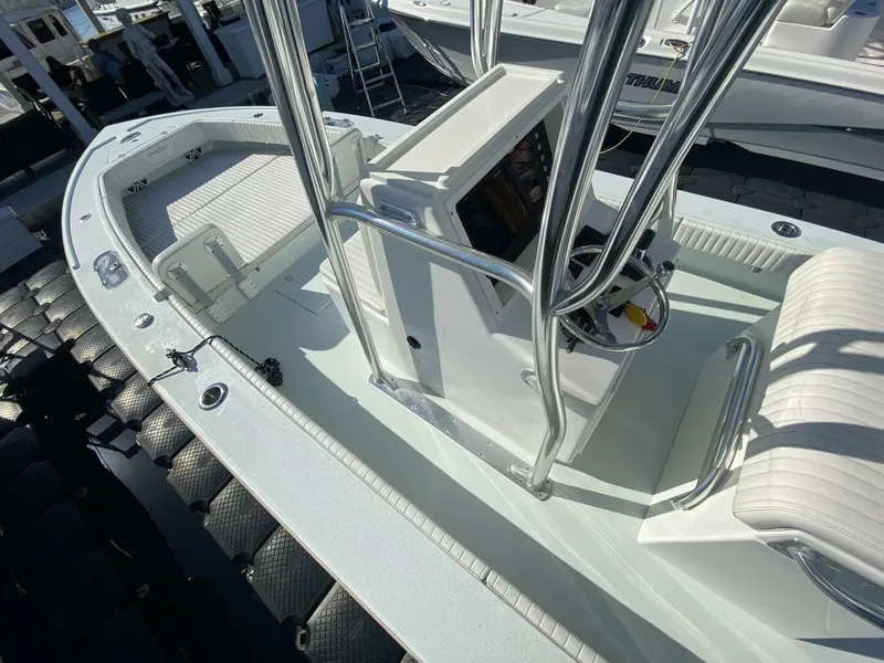 Slide: The Image of 2023 Dorado 25 SE - Helm - 5835743