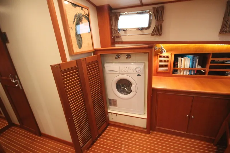 Slide: The Image of Grand Banks 49 Eastbay SX 2007 - 5803730