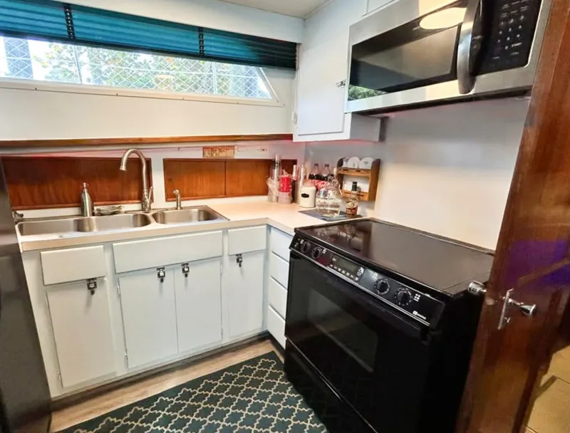 Slide: The Image of Hatteras 58 Yacht Fisherman 1975 - 5815246