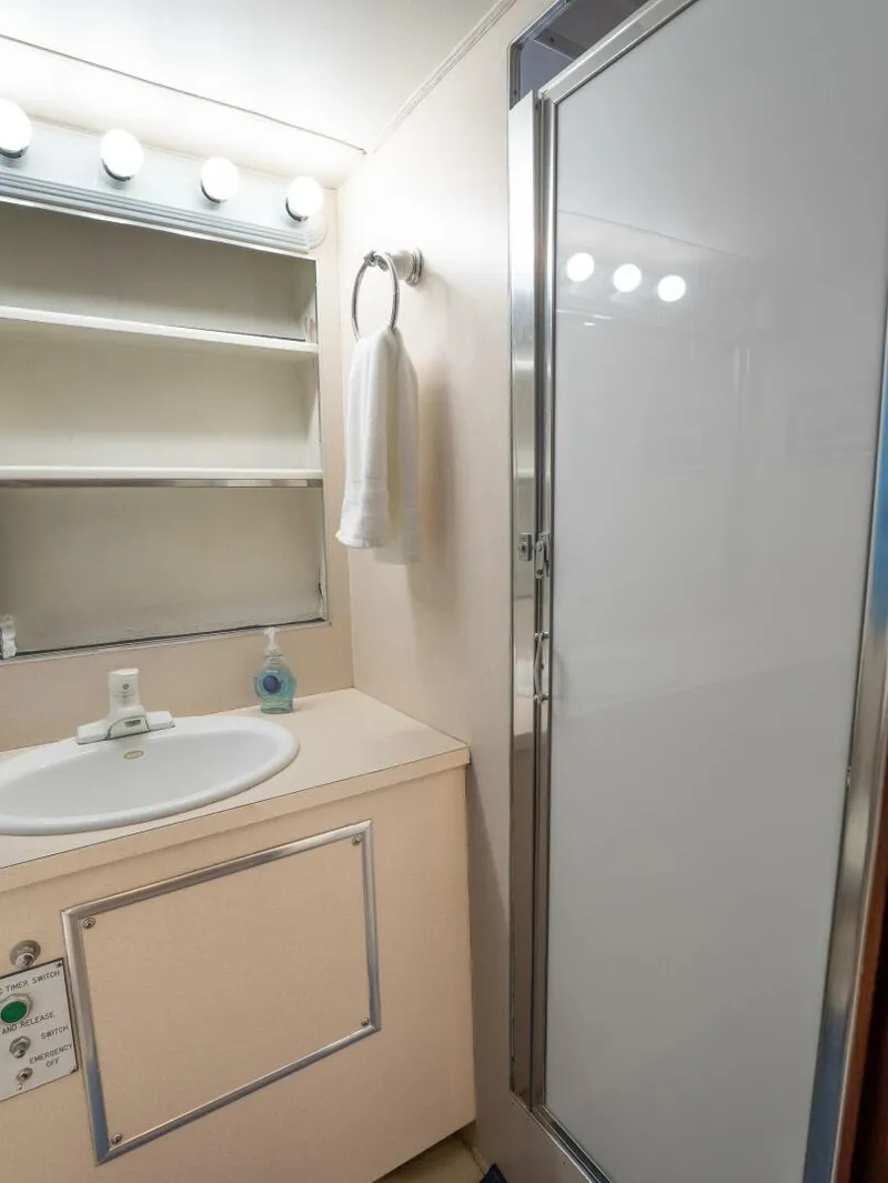 Slide: The Image of Hatteras 58 Yacht Fisherman 1975 - 5815254