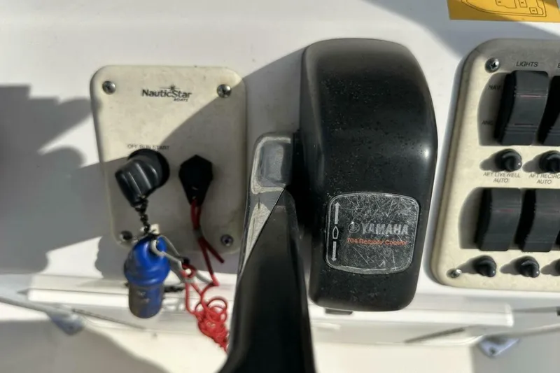 Slide: The Image of NauticStar 2400 NauticBAY 2008 - 7516620