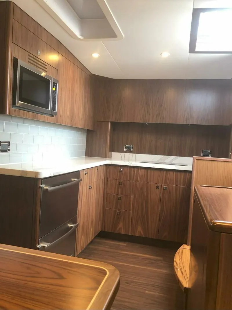 Slide: The Image of Hatteras GT45 Express 2020 - 5805688