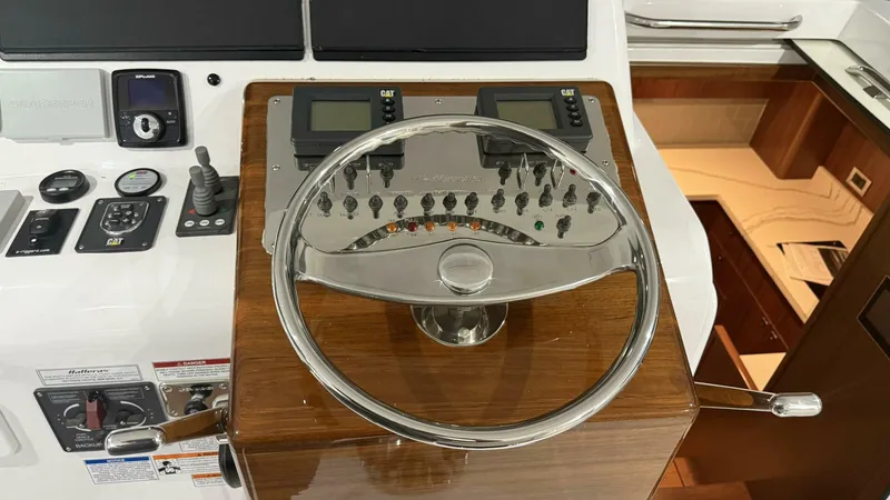 Slide: The Image of Hatteras GT45 Express 2020 - 5816565