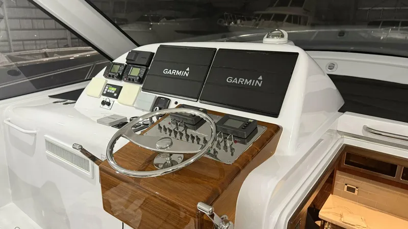 Slide: The Image of Hatteras GT45 Express 2020 - 5816566