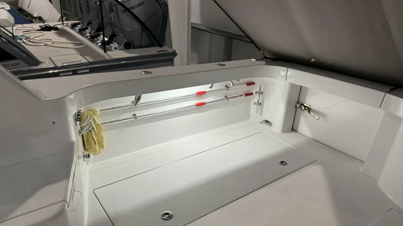 Slide: The Image of Hatteras GT45 Express 2020 - 5816569