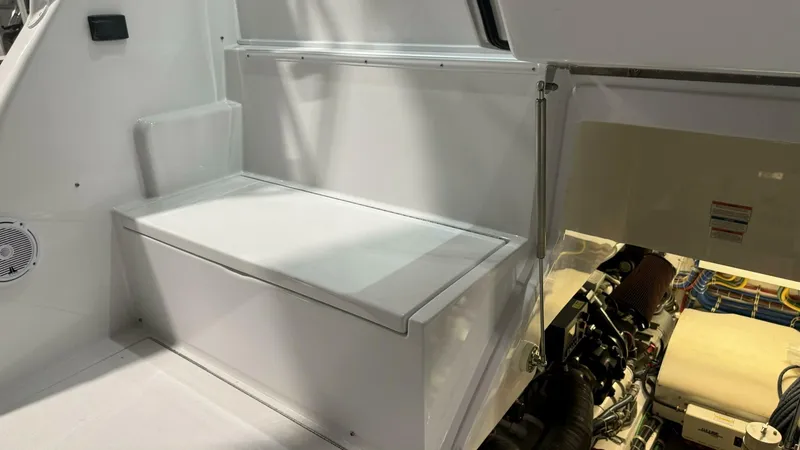 Slide: The Image of Hatteras GT45 Express 2020 - 5816572