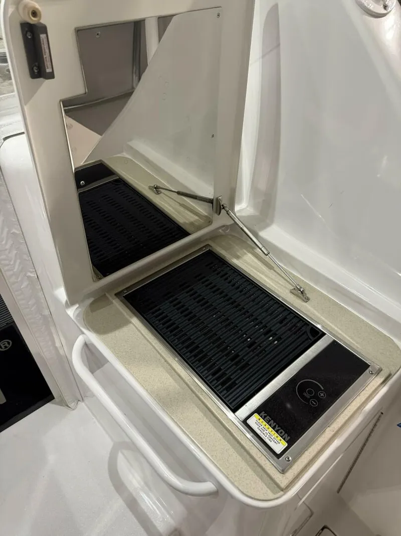 Slide: The Image of Hatteras GT45 Express 2020 - 5816573