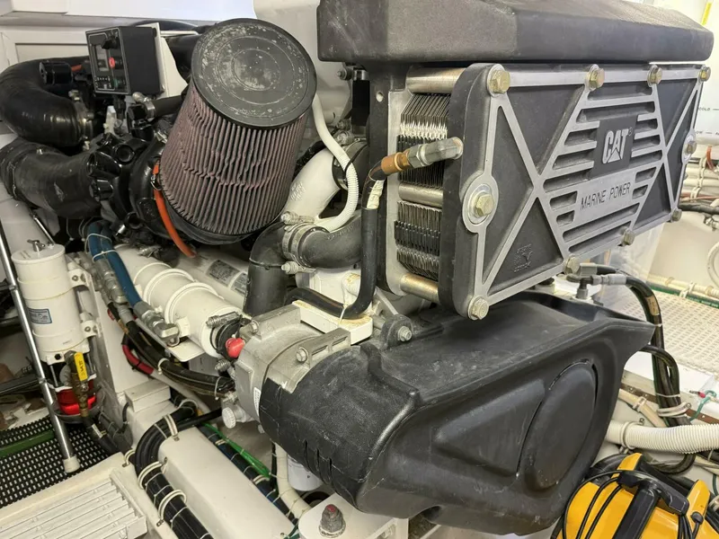 Slide: The Image of Hatteras GT45 Express 2020 - 5816587