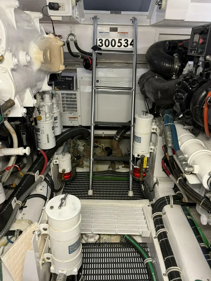 Slide: The Image of Hatteras GT45 Express 2020 - 5816591