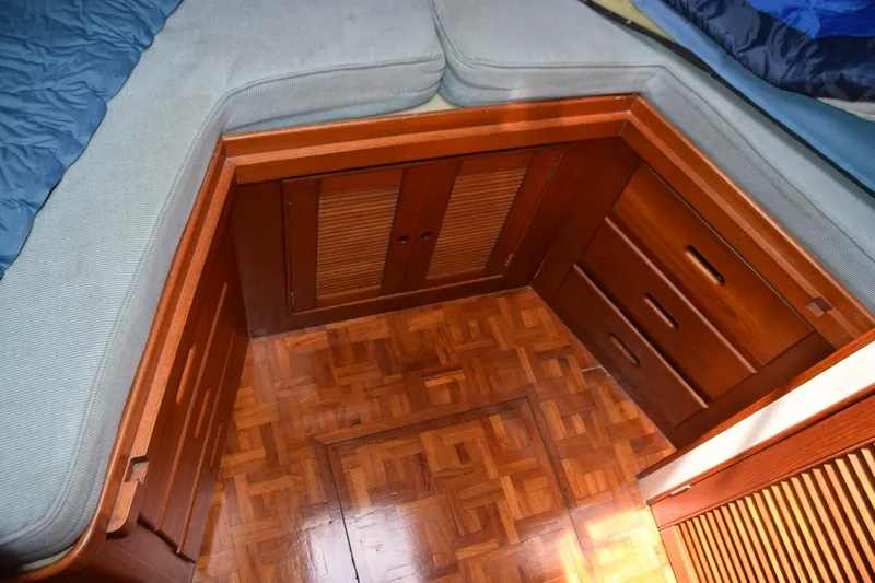 Slide: The Image of V-berth forward with teak parquet sole - 5805840