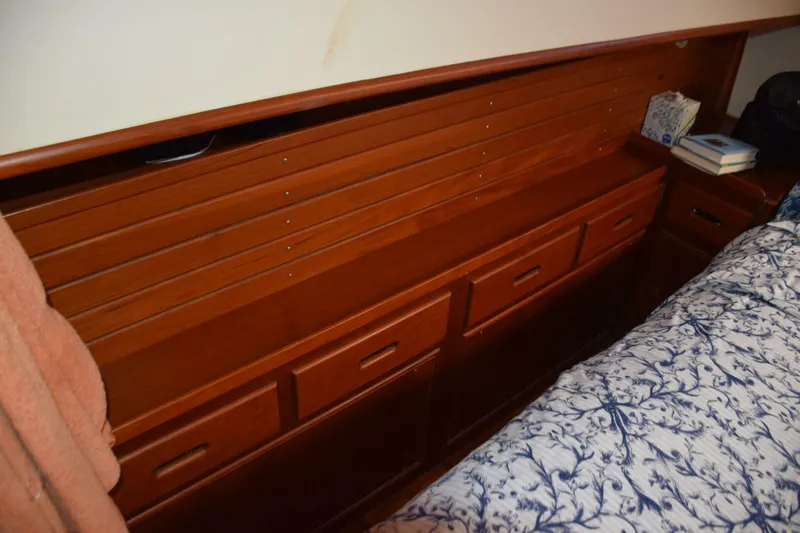 Slide: The Image of Drawers and hull deck cladding outboard to starboard side of aft berth - 5805846