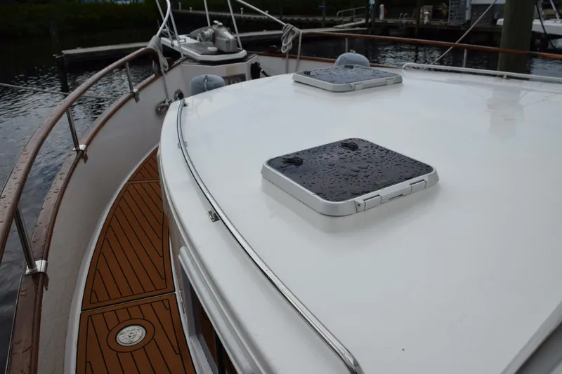Slide: The Image of Foredeck area with safety railings, and forward opening deck hatches - 5805870