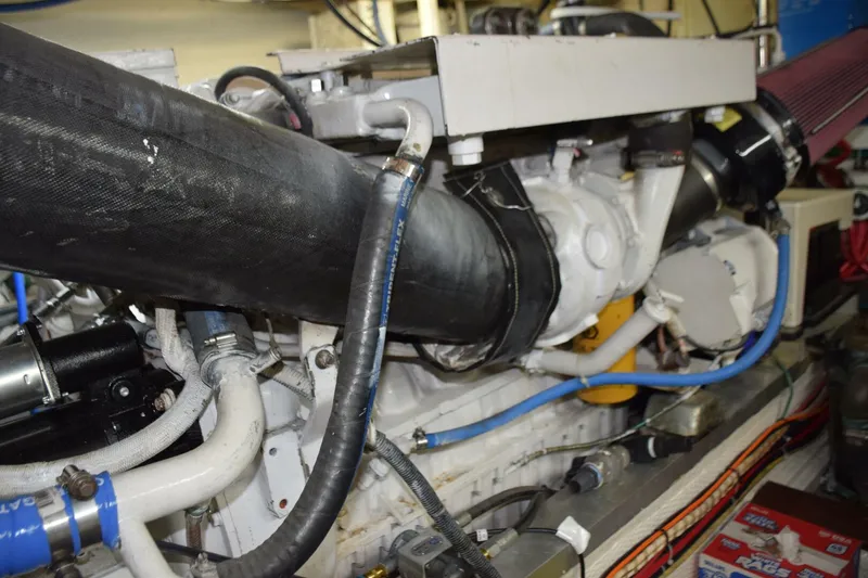 Slide: The Image of CAT 3126 420hp diesel, portside - 5805900