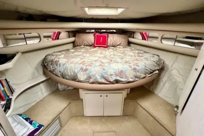 Slide: The Image of Cruisers Yachts 4285 Express Bridge 1996 - 5806184