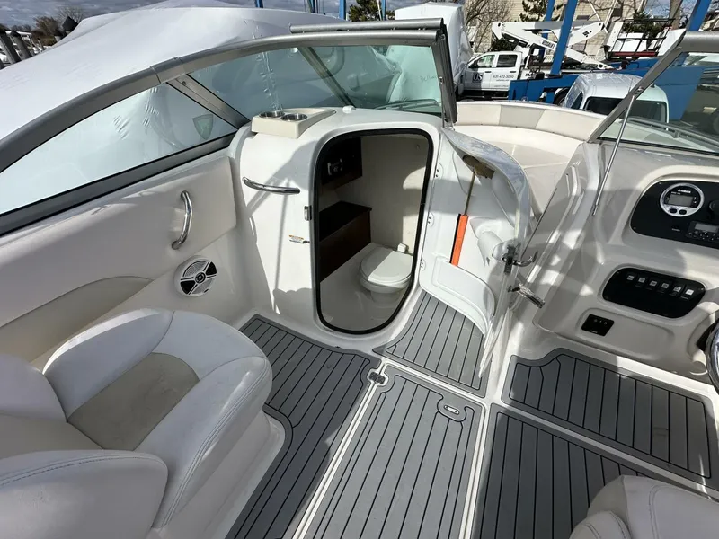 Slide: The Image of Robalo R227 2016 - 5806538