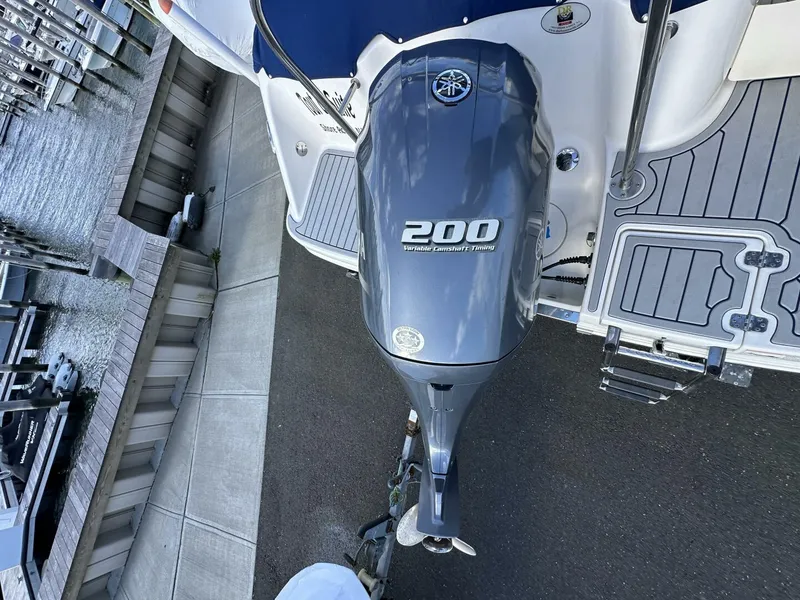 Slide: The Image of Robalo R227 2016 - 5806531