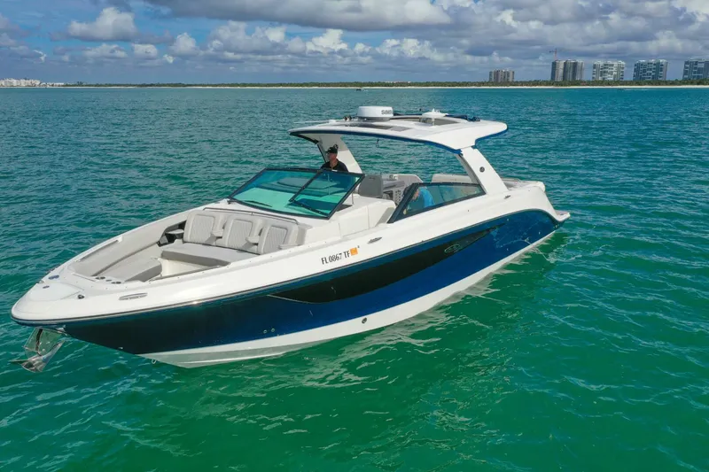 Slide: The Image of 2022 Sea Ray SLX 400 Outboard SEA N SEA - 5829244