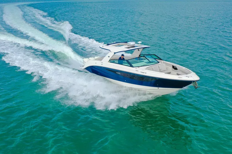 Slide: The Image of 2022 Sea Ray SLX 400 Outboard SEA N SEA - 5829247