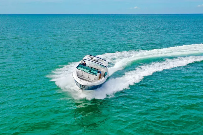 Slide: The Image of 2022 Sea Ray SLX 400 Outboard SEA N SEA - 5829249