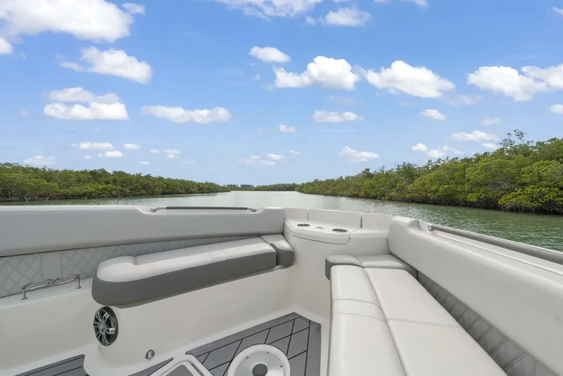 Slide: The Image of 2022 Sea Ray SLX 400 Outboard SEA N SEA - 5830039