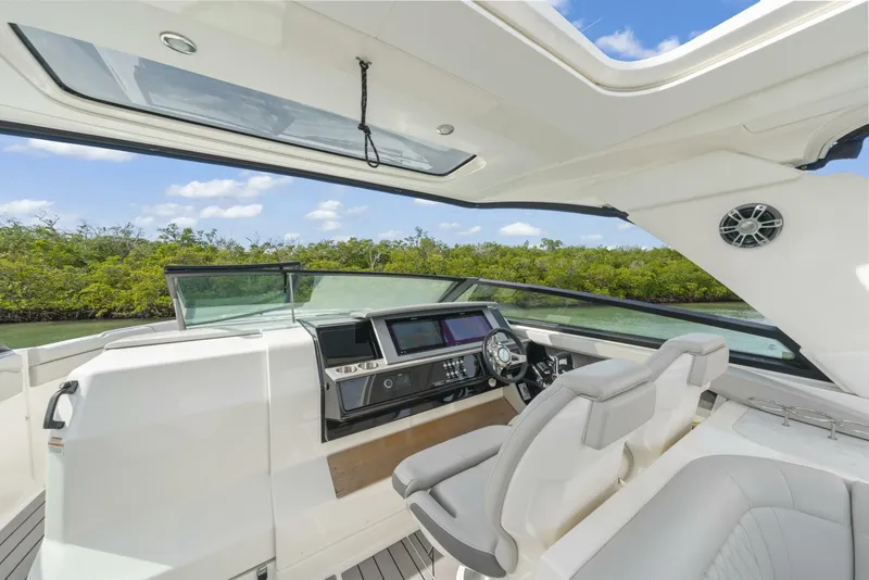 Slide: The Image of 2022 Sea Ray SLX 400 Outboard SEA N SEA - 5830016