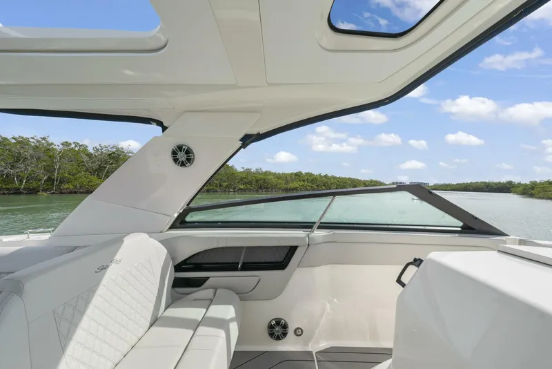 Slide: The Image of 2022 Sea Ray SLX 400 Outboard SEA N SEA - 5829138