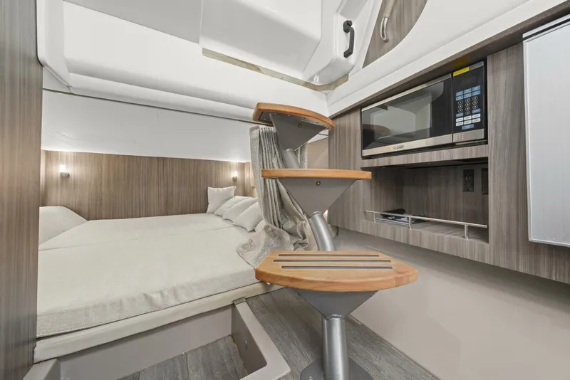 Slide: The Image of 2022 Sea Ray SLX 400 Outboard SEA N SEA - 5829216